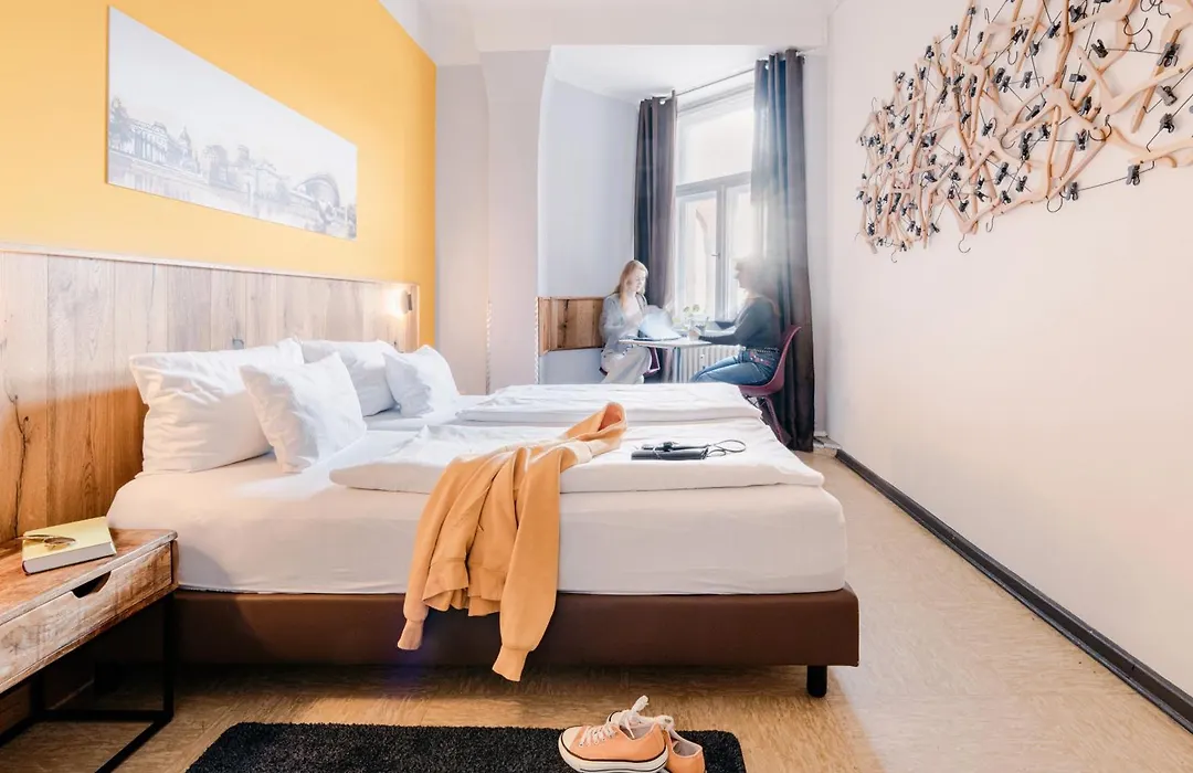Three Little Pigs Hostel - Your Berlin Castle-1
